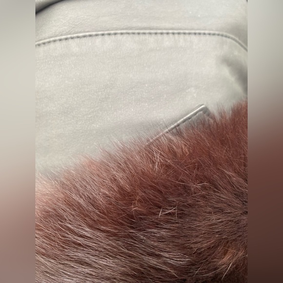 Leather Trench Coat with fur collar - Picture 9 of 10